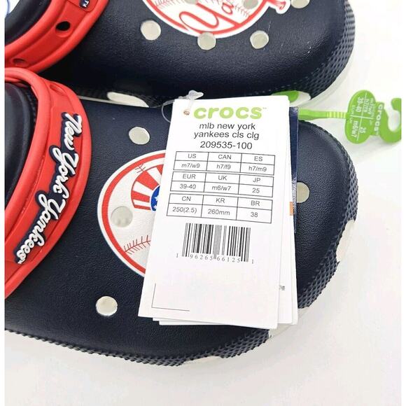 Crocs Classic (Womens 9 Mens 7) New York Yankees MLB Clogs Sandals Slip On Shoes - Picture 4 of 8